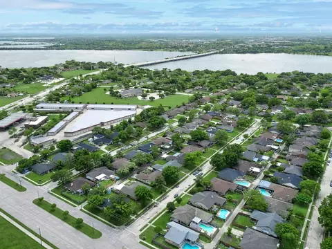 7202 Lakeshore Dr, Rowlett, TX 75089