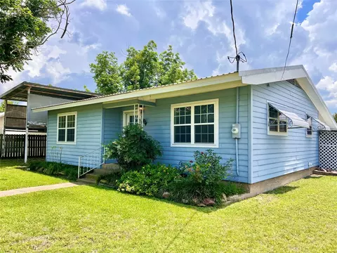 802 E White St, Hamilton, TX 76531