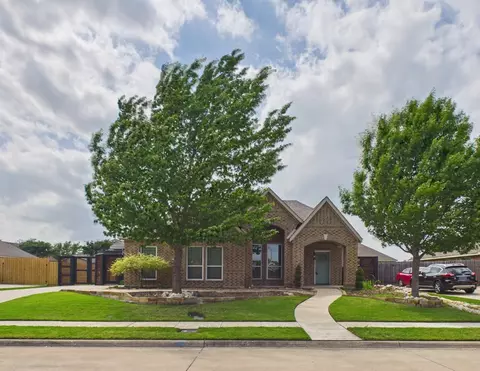 921 Mill Pond Dr, Midlothian, TX 76065
