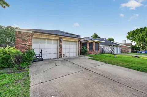 6217 Fairlane Dr, Arlington, TX 76001
