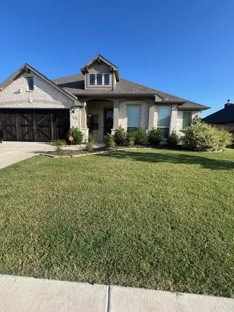 203 Mockingbird Dr, Waxahachie, TX 75165