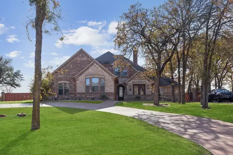 5829 Lakeside Dr, Fort Worth, TX 76179