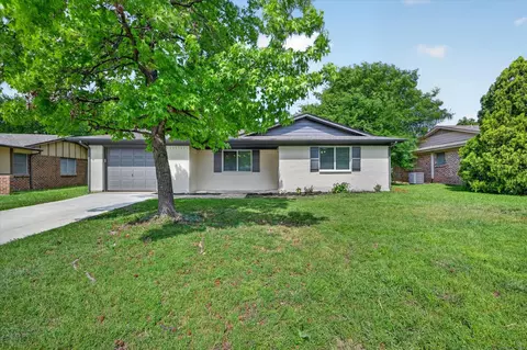 556 Hillery St, Burleson, TX 76028