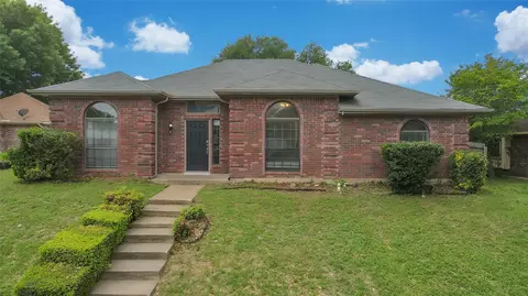 709 Desoto Dr, Desoto, TX 75115