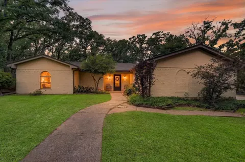 5714 Cherrywood Ln, Arlington, TX 76016
