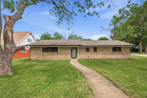 713 Waggoner Dr, Arlington, TX 76013