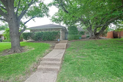 1912 Knob Hill Dr, Plano, TX 75023