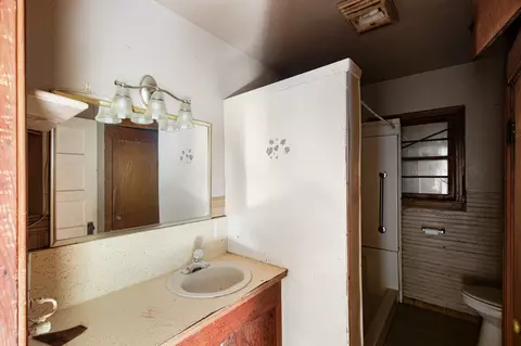 Bath - 201 Proctor Ln, Sunset, TX 76270 photo 1 of 1
