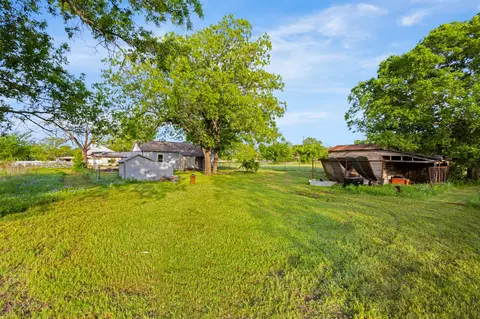 Exterior - 201 Proctor Ln, Sunset, TX 76270 photo 6 of 7