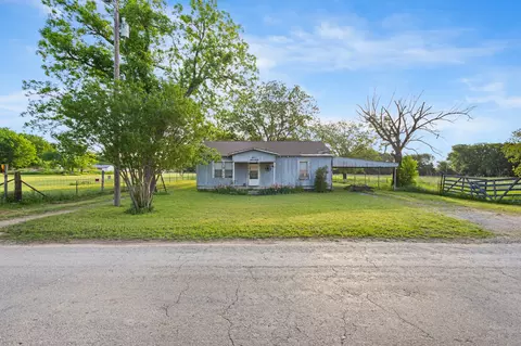 201 Proctor Ln, Sunset, TX 76270