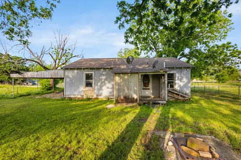 Exterior - 201 Proctor Ln, Sunset, TX 76270 photo 5 of 7