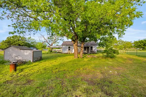 Exterior - 201 Proctor Ln, Sunset, TX 76270 photo 4 of 7