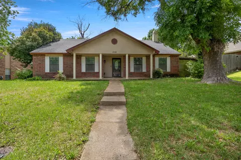 1032 Twin Falls Dr, Desoto, TX 75115