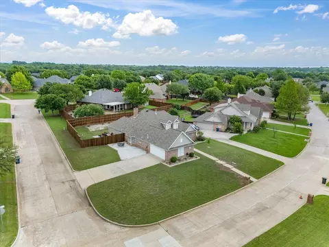 121 Daisey Ln, Justin, TX 76247