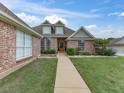 121 Daisey Ln, Justin, TX 76247