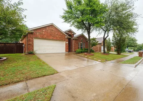 7048 Summit Parc Dr, Dallas, TX 75249