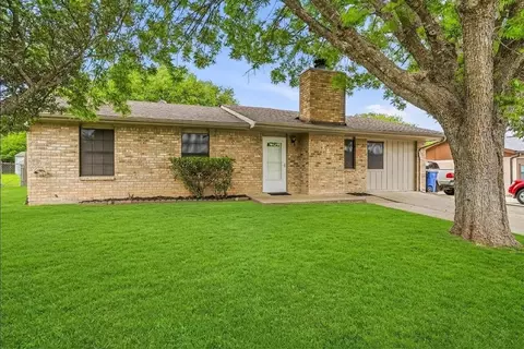 1414 W Torrey St, Granbury, TX 76048