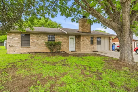 1414 W Torrey St, Granbury, TX 76048