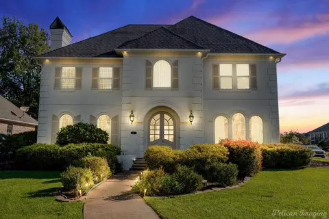 527 Canterbury Ln, Bossier City, LA 71111