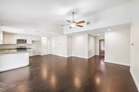 402 W Springdale Ln, Grand Prairie, TX 75052
