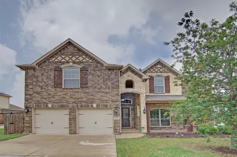 6132 Falls Lake Rd, Fort Worth, TX 76179