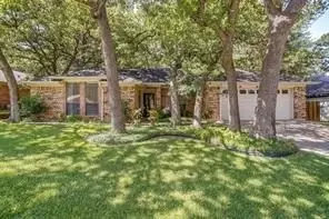 6749 Ridgewood Dr, North Richland Hills, TX 76182