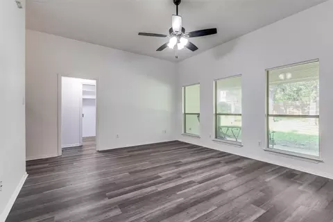 741 Oak Park Dr, Azle, TX 76020