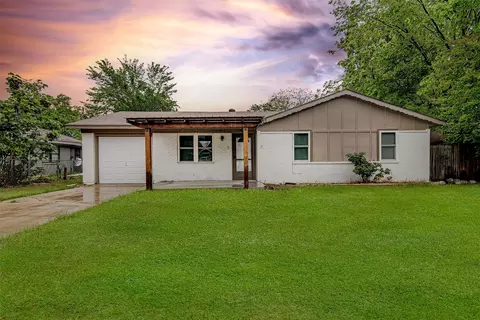 2127 E Mitchell St, Arlington, TX 76010