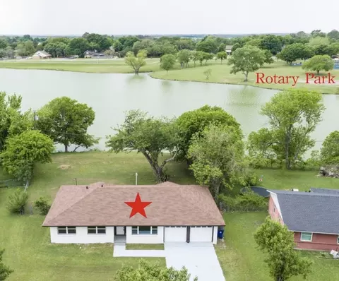 536 Lakeshore Dr, Ennis, TX 75119