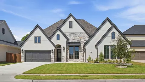 708 Bear Creek Dr, Hurst, TX 76054
