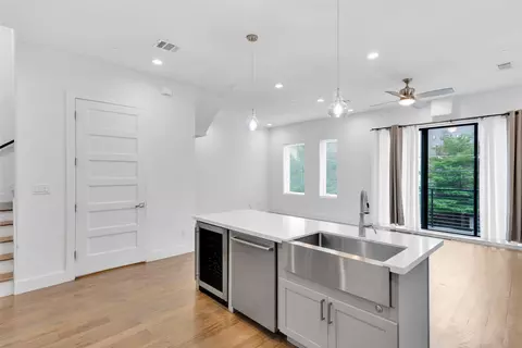 2450 N Garrett Ave #14, Dallas, TX 75206