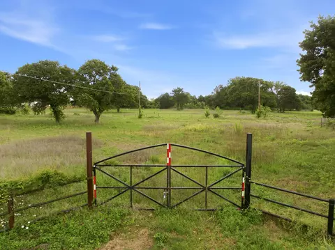913 Howard St, Seagoville, TX 75159