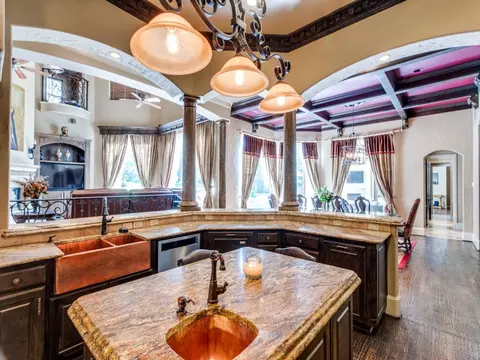 1608 Rivercrest Ct, Fort Worth, TX 76107