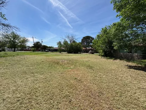 1025 Hirschi Ln, Wichita Falls, TX 76306