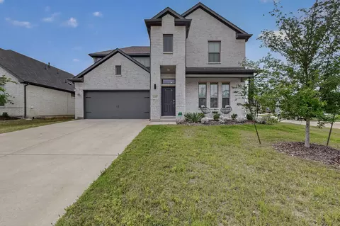 655 Southern Hills Dr, Red Oak, TX 75154