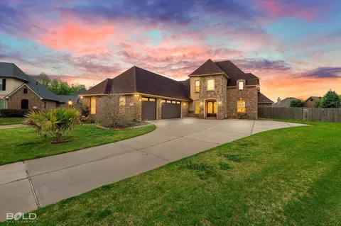 227 Piccadilly Cir, Bossier City, LA 71111