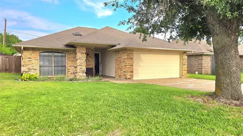 6301 Lotus Dr, Arlington, TX 76001