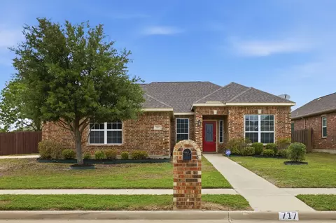 717 Roaring Springs Dr, Glenn Heights, TX 75154