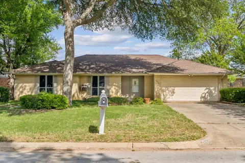 7016 Briardale Dr, North Richland Hills, TX 76182