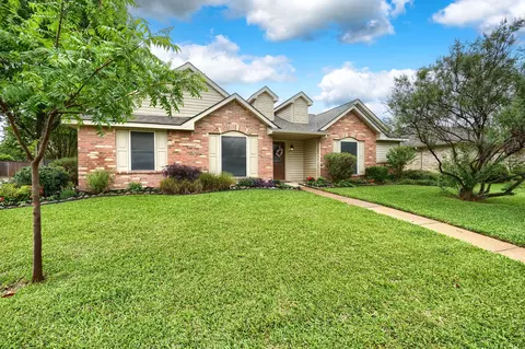445 Trail View Ln, Garland, TX 75043
