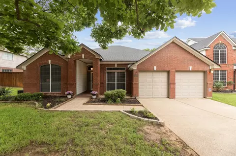 3260 Shady Glen Dr, Grapevine, TX 76051