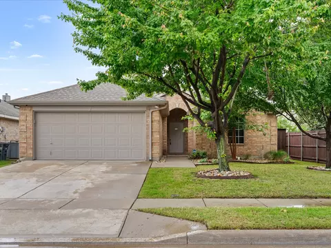 4524 Grassy Glen Dr, Fort Worth, TX 76244