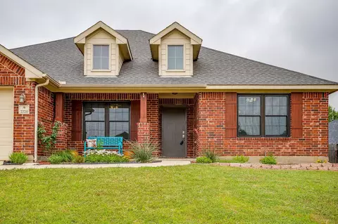 2720 Pinnacle Dr, Burleson, TX 76028