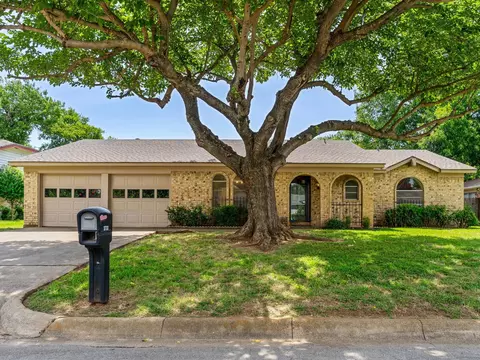 3732 Holland Dr, North Richland Hills, TX 76180