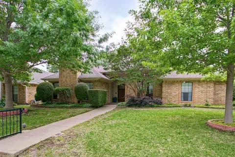 2905 Valleyview Dr, Grapevine, TX 76051