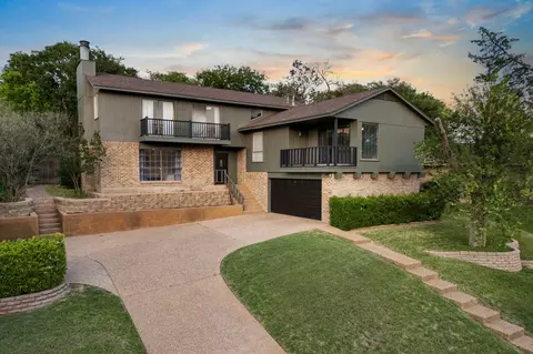 825 Wooded Crest Dr, Woodway, TX 76712
