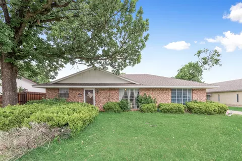 1308 N Kaufman St, Ennis, TX 75119