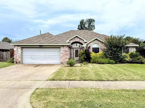 908 Busby Dr, Cedar Hill, TX 75104