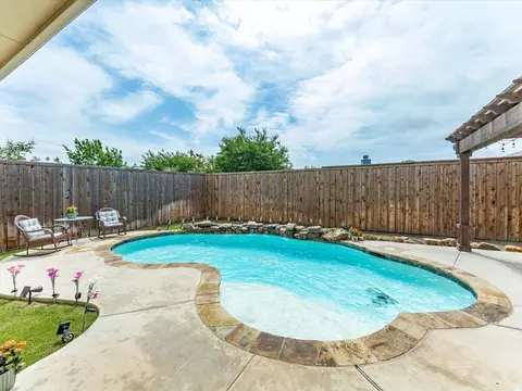 8716 Sierra Trl, Cross Roads, TX 76227