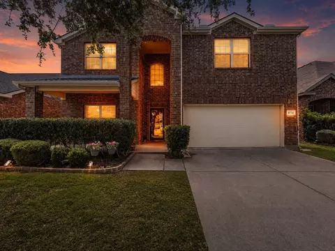 8716 Sierra Trl, Cross Roads, TX 76227